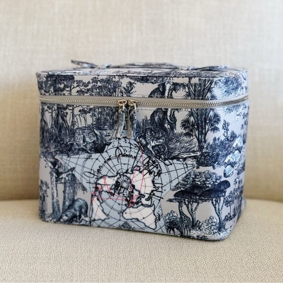 Dior Around The World Blue Makeup Box - Picture 5 of 9